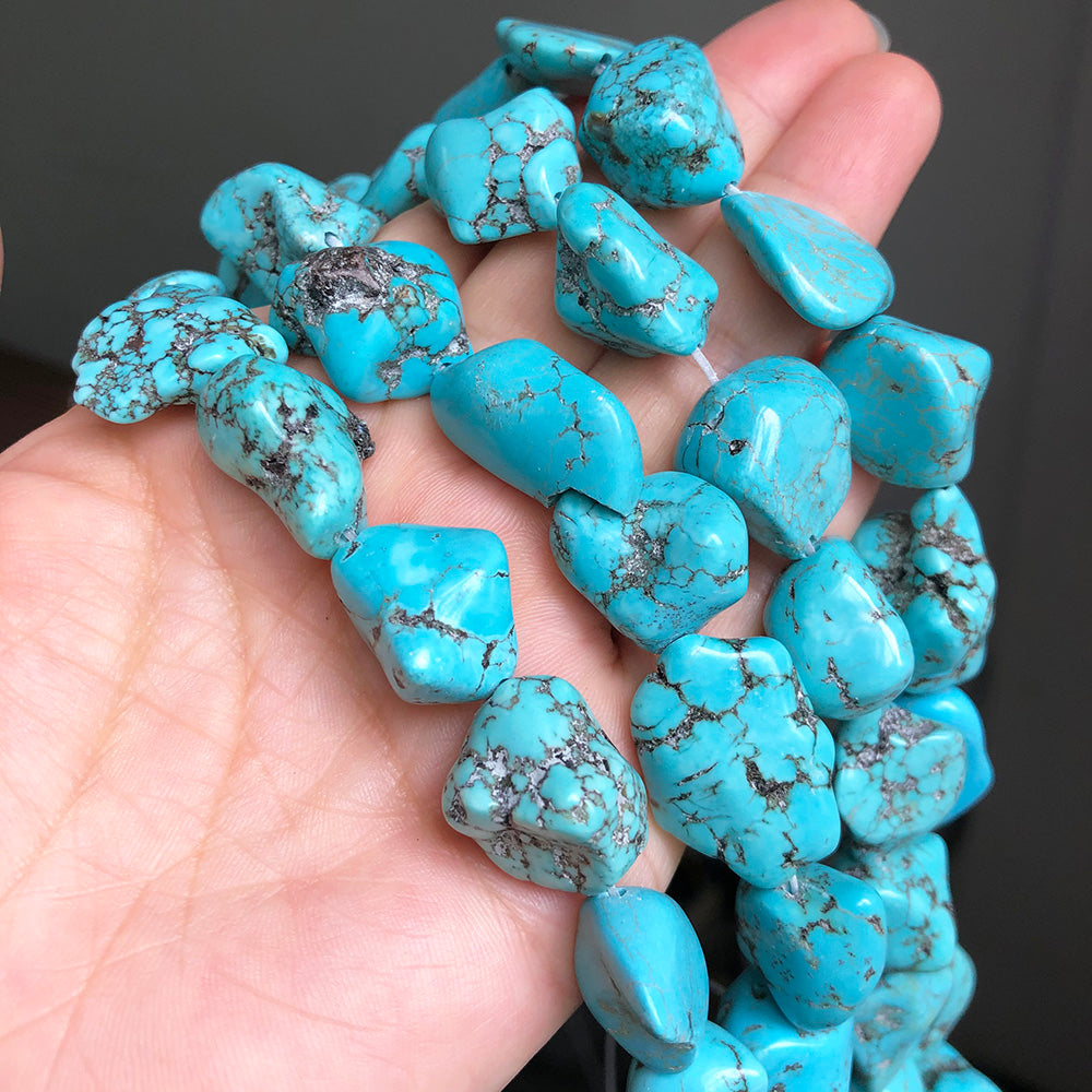 Pépites de forme libre de howlite bleue