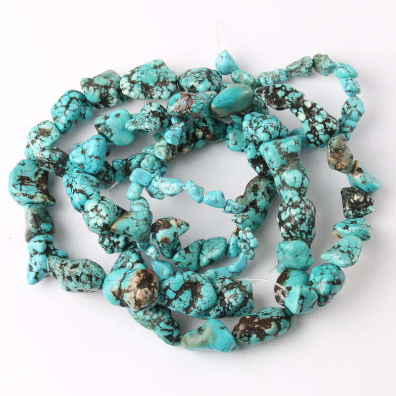 Pépites de forme libre de howlite bleue