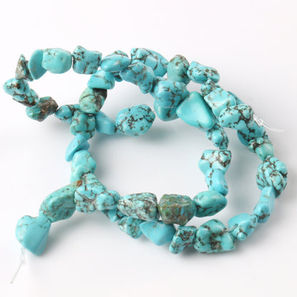 Pépites de forme libre de howlite bleue