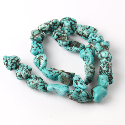 Pépites de forme libre de howlite bleue