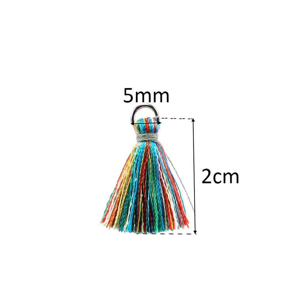 10 à 20 pendentifs à petits pompons en coton de 2 cm.