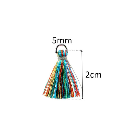 10 à 20 pendentifs à petits pompons en coton de 2 cm.