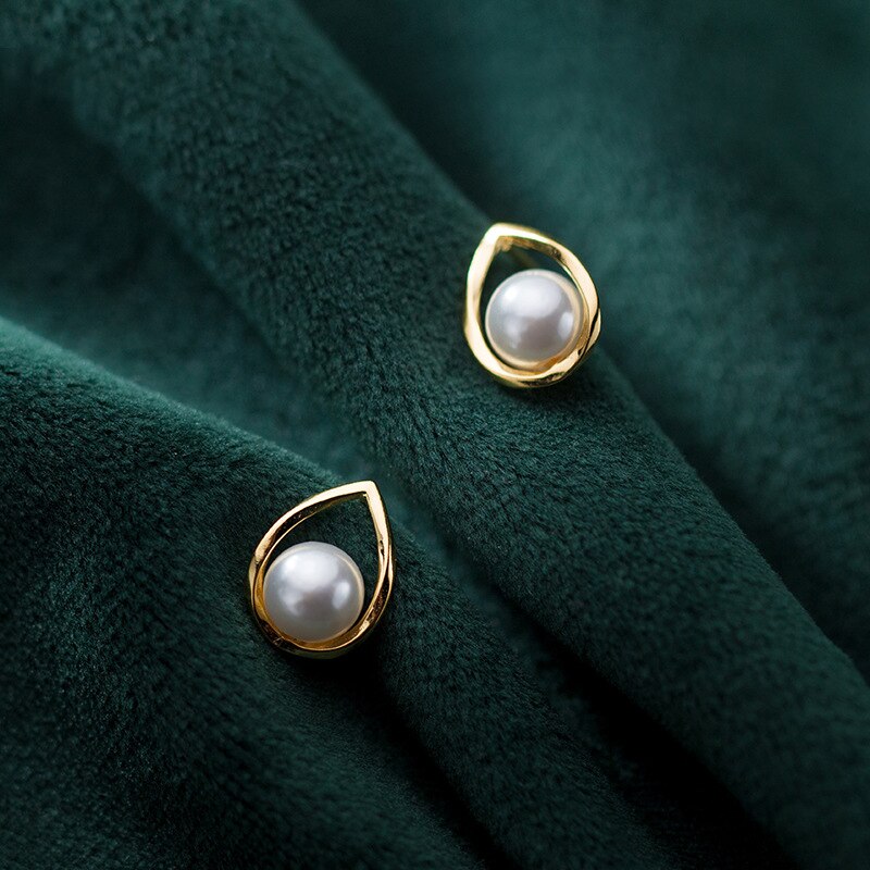 Charm Drop Water Pearl Earring