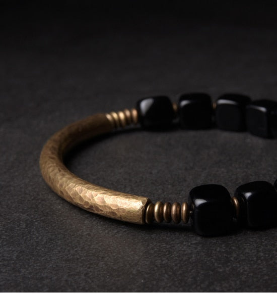Bracelet en pierre d'obsidienne noire cubique avec breloque en laiton