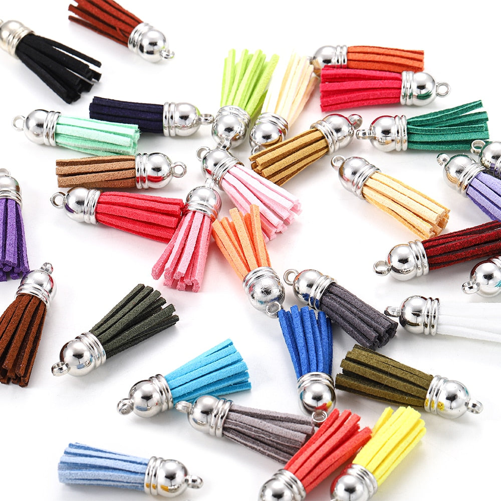 60 pendentifs en cuir vintage avec pampilles de 38 mm.