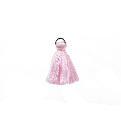 10 à 20 pendentifs à petits pompons en coton de 2 cm.