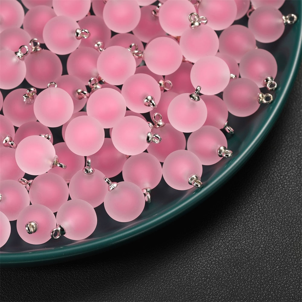 Pendentif à breloques rondes en résine givrée